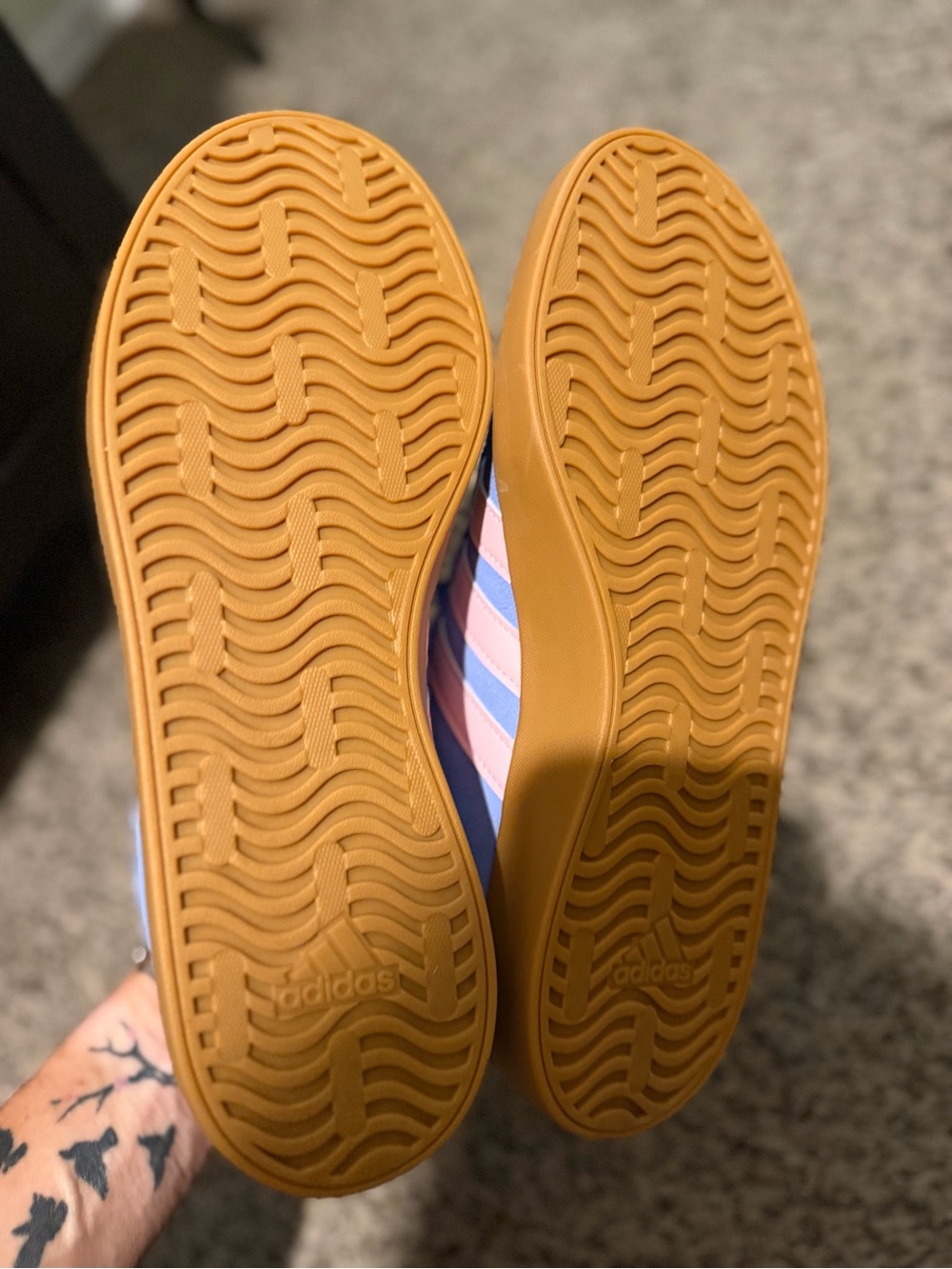 Adidas Women size 10 shoes NWT SUPER CUTE! - Picture 2 of 4